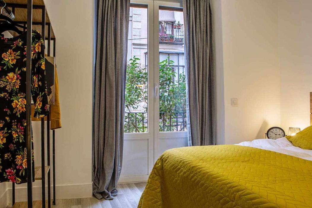 Calle Huertas Corazon By Regalatemadrid Exterior photo